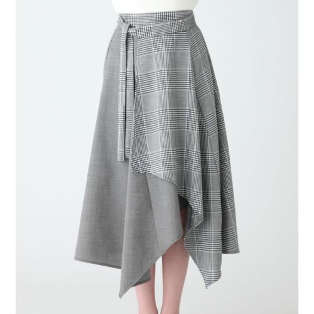 Asymmetric flare skirt